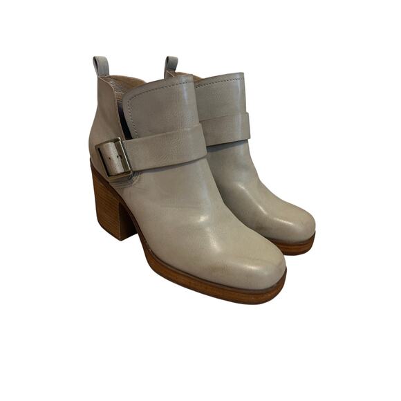 Korks Kari Booties Heeled Square Toe Cutaway Boots Size 10 Beige - Picture 1 of 7